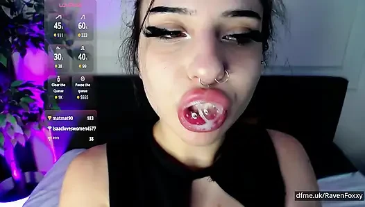 RavenFoxxy hat dieses süße gesicht und freche energie männer sehnen sich nach