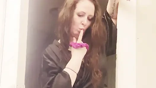 Üvey kız kardeş üvey erkek kardeşini göt dilleme ve ıslak pembe amcıkla uyandırıyor