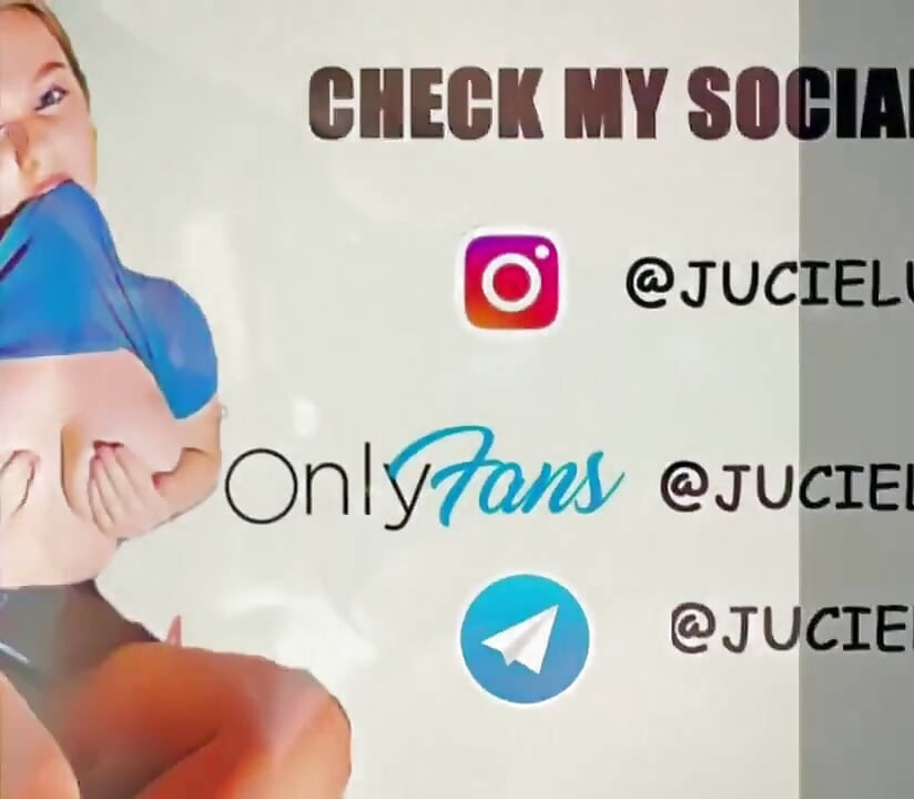 Pertunjukan oli lagi asik masturbasi memeknya - closeup Fingering memek dan minyak pantat dan toketnya yang berlumur minyak