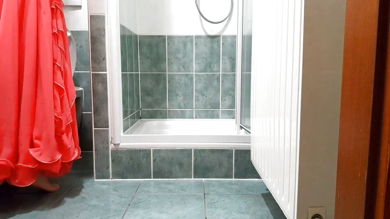 Selenin trbušni ples, poziranje i seks