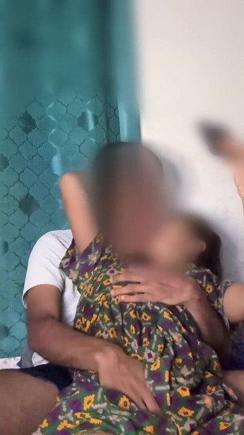 "larki apni choot men ungli ragarti hai aur uska lnd choosti hai" se yadgar pal"
