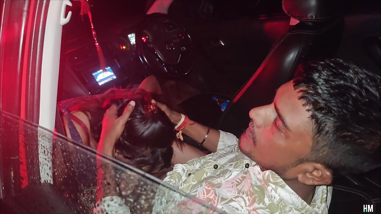 INDIAN ASIAN DESI COUPLE HAVING HARDCORE FUCKING IN THE CAR