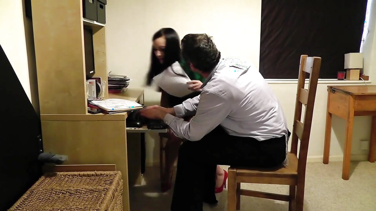 Office Kicking - Size 1920 X 1080