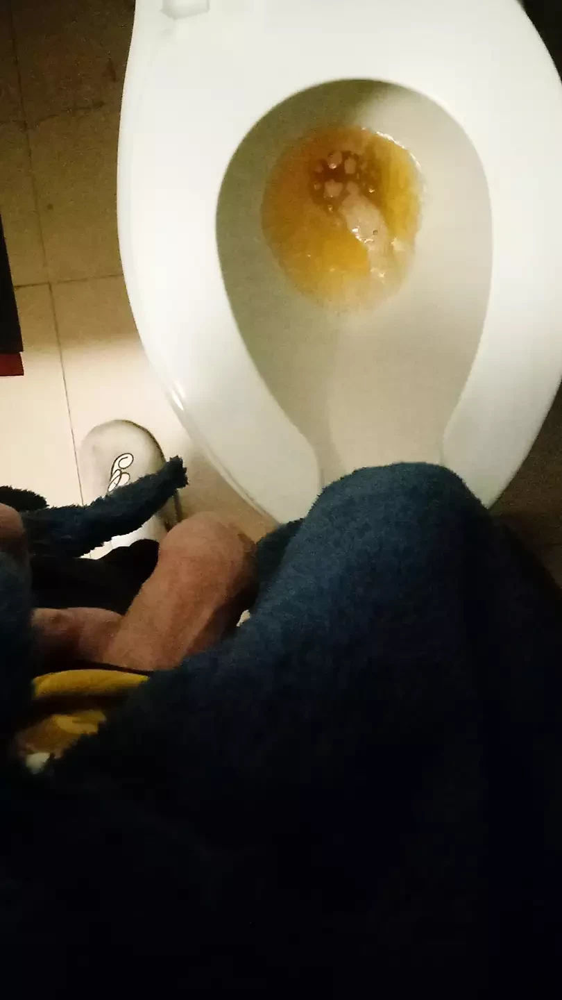 The student waited for the toilet for 2 hours and still managed to pee from a big dick