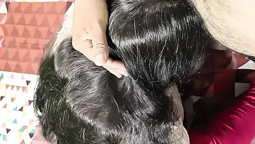 Возбужденная индийская сводная сестра соглашается трахаться со своим сводным братом