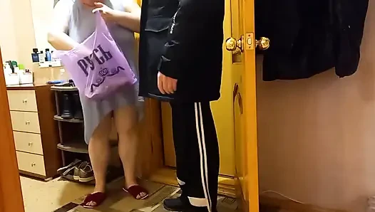 Kuryeye seks oyuncağıyla mastürbasyon yapıyor