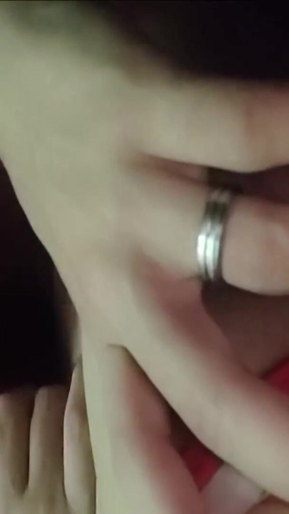 当女友等他的时候，我在她家前吞下他的精液 | 短片 1