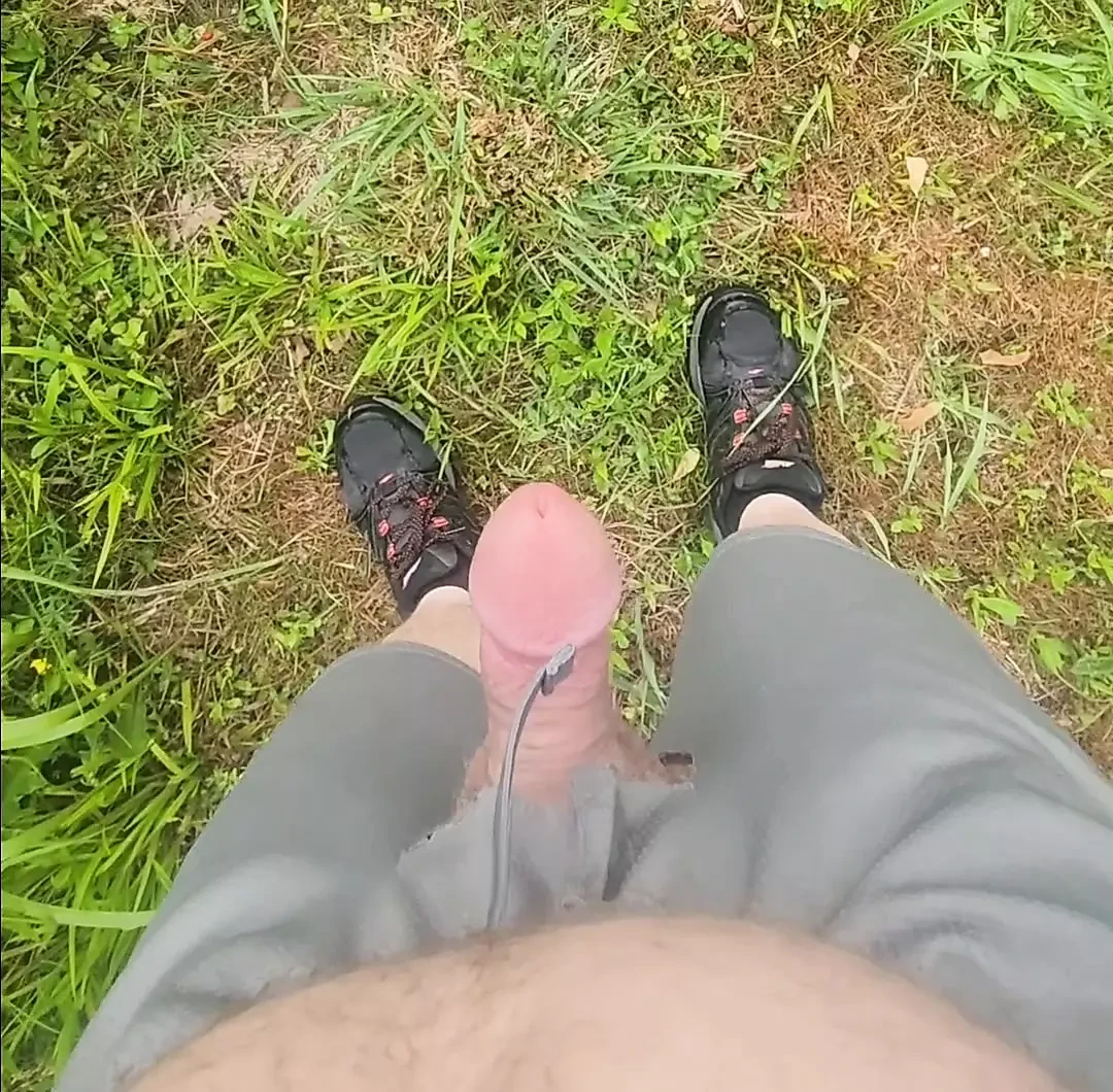 Mi godo del tempo al parco con i miei santi pantaloncini.
