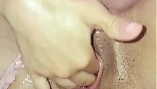 Бразильская Alice Lima фистит ее мокрую киску жестким членом