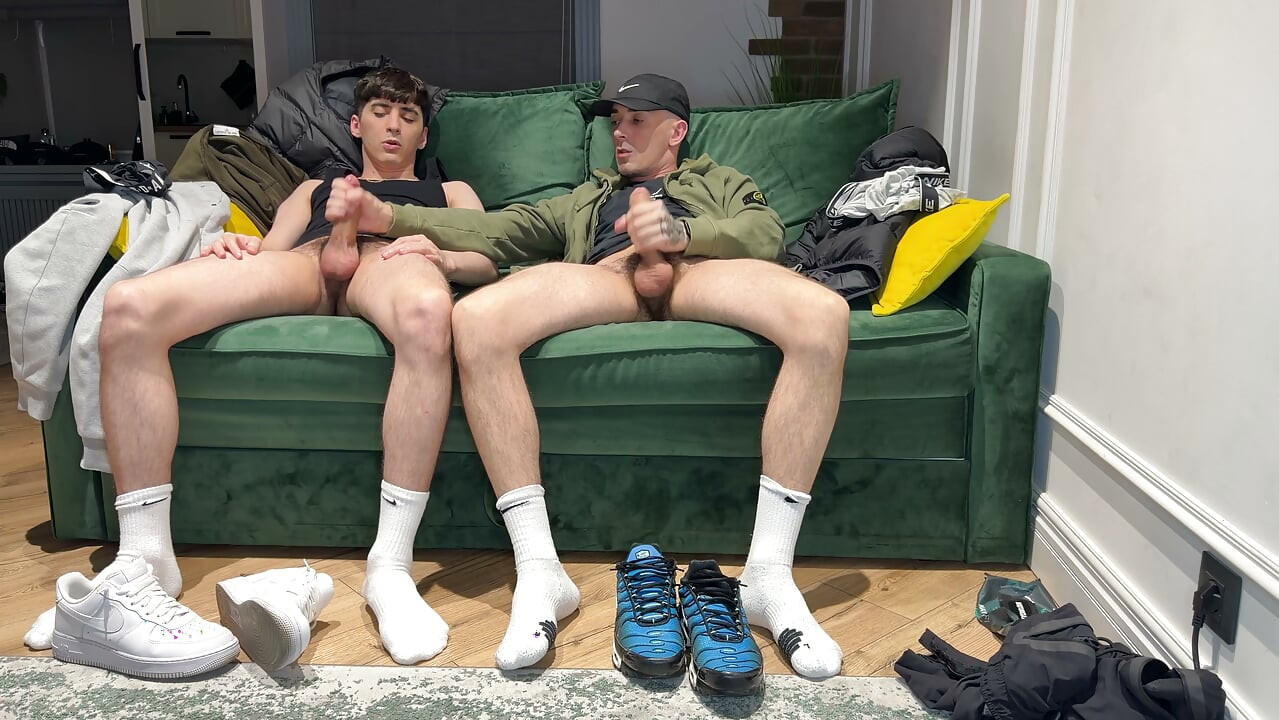 Two friends jerking off together