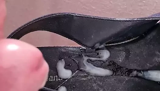 Ayakkabıya bolca boşalma