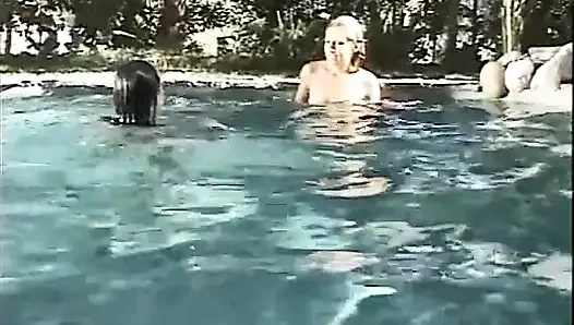 Istri lagi sendirian di rumah