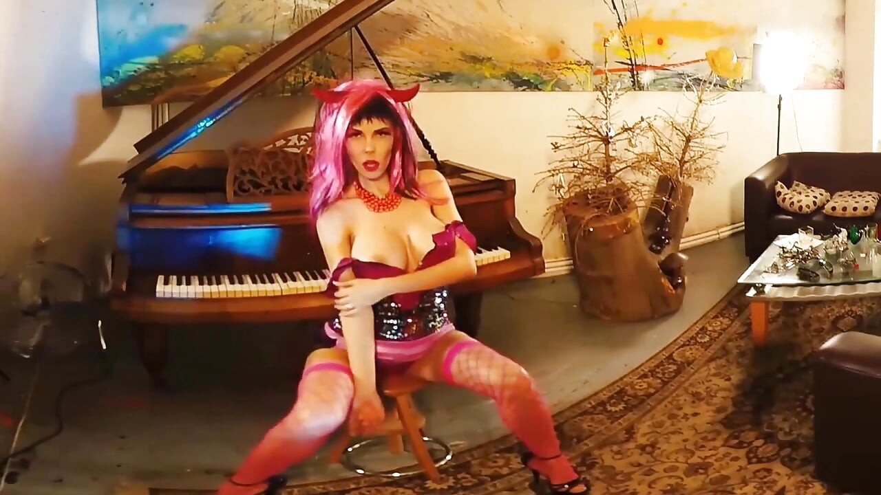 My college girlfriend big tits Flo visits my art studio went totally wrong