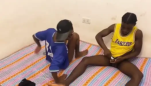 İnce amatör piliç ilk randevuda sikişmeyi seviyor