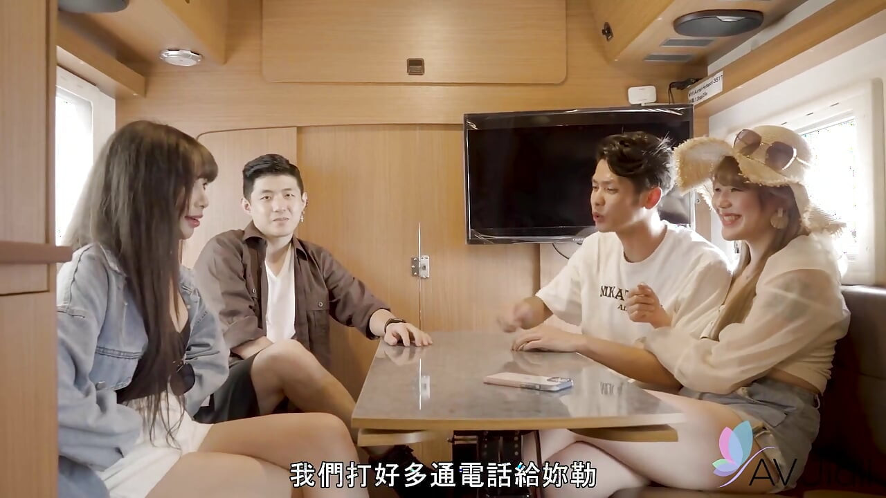 Ccc e seu amante escapam da festa e se esgueiram para foder