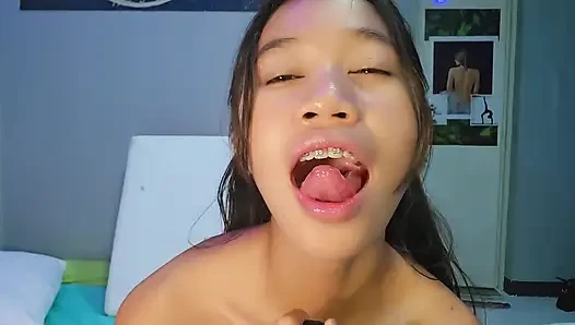Тетушка отчима наслаждается