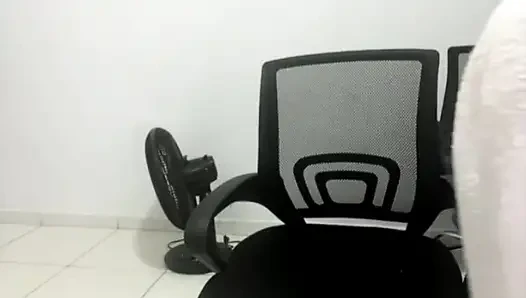 Beni sana göstermeyi bırakıyorsun! Hareketsiz durup göğüslerini gösterme fetişi
