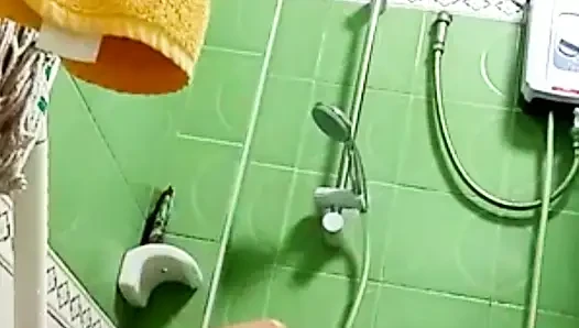 Ich gucke nur auf sie beim duschen zu