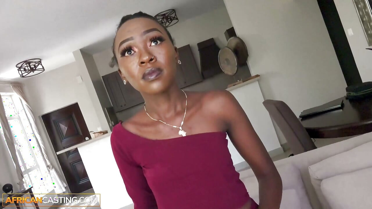 Den här EBONY 18-åriga pastorns dotter kom in som den snälla flickan... hon krämade på min COCK innan hon gick