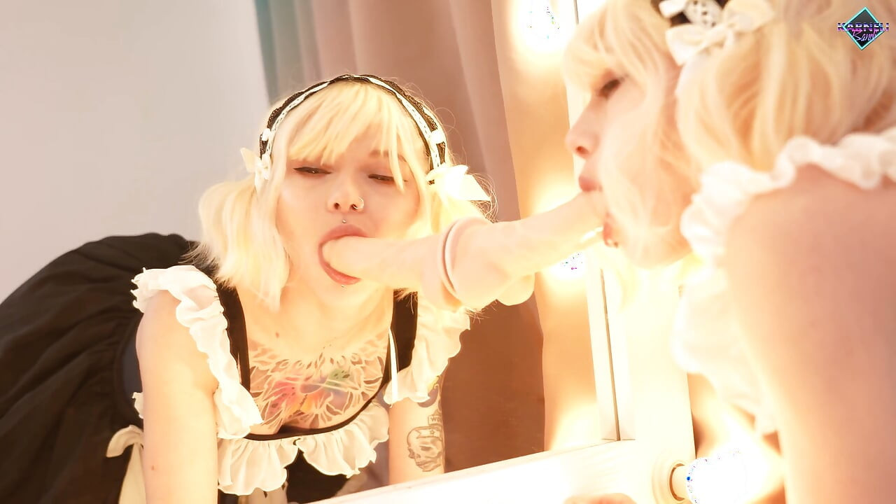 แม่บ้านเงี่ยนและเย็ดภาพสะท้อนของเธอ Karneli Bandi