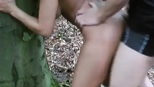 Almanya'dan mükemmel hatun ormandaki deliklerinden sikiliyor
