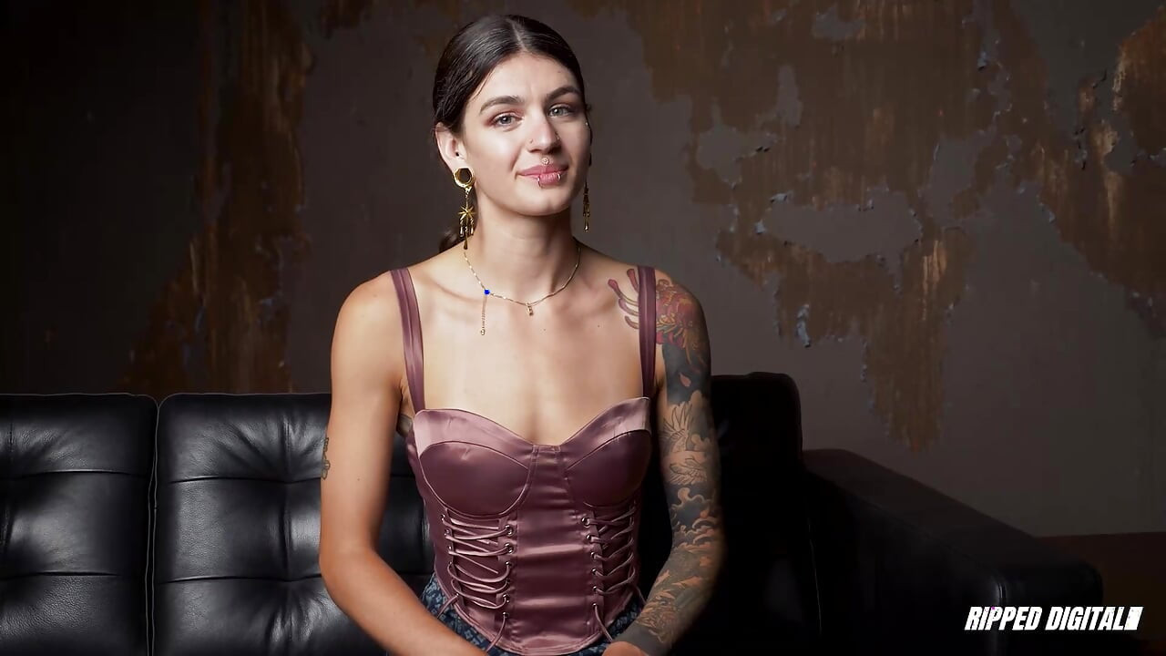 Ramona Vixen думает, что она нерушима, пока они не докажут ее неправильно