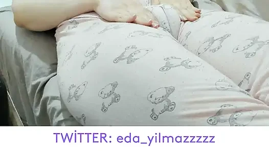 CAMEL TOE- MASTURBATION IN PAJAMAS- PUFFED PUSSY- SWOLLEN PUSSY- BIG PUSSY- TURKISH PORN- TURKISH MILF