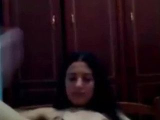 So heißes arabisches Mädchen masturbiert per Video mit ihrem Freund