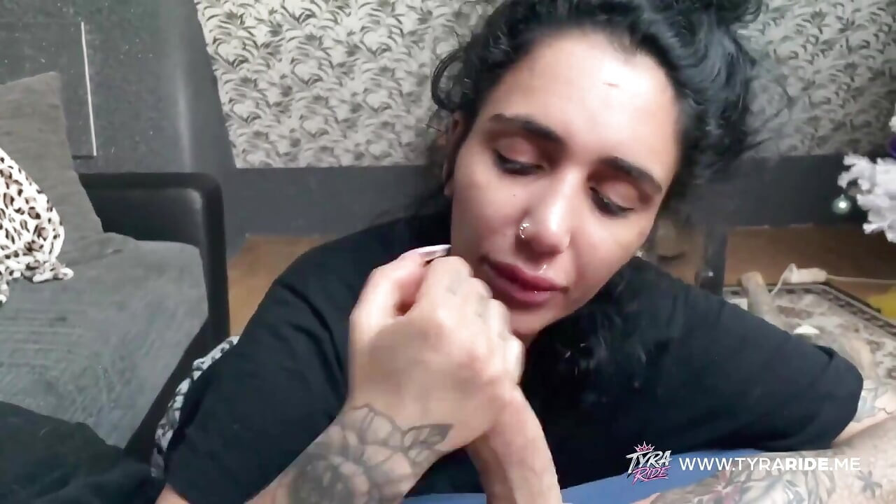 Tante bertato menguras sperma mantan pacarnya dengan nyepong kontol ceroboh