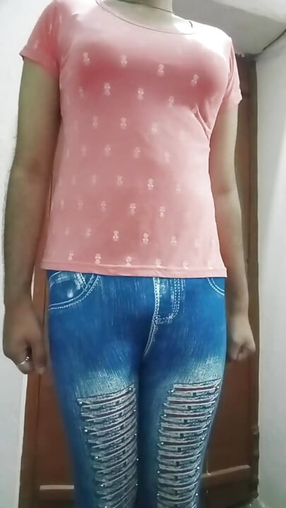 Indian Gay Crossdresser Gaurisissy Real Homemade XXX Sex in Pink Tshirt and Blue Leggings