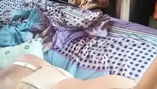 Doggystyle mädchen mit finger in den arsch gefickt