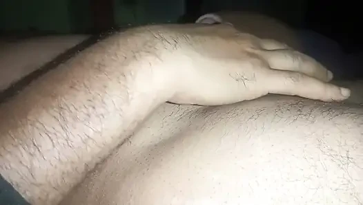 Hintli kadın ışıkları söndürerek seks yapıyor