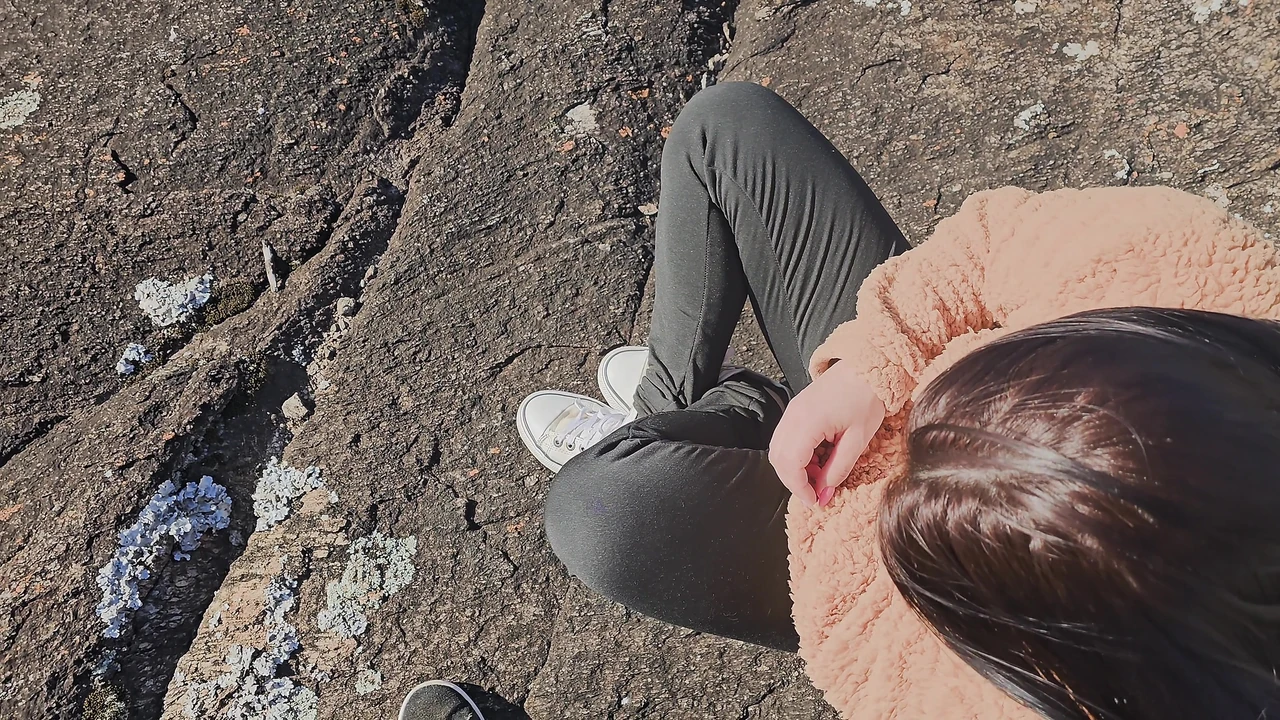 Husband didn't want to accompany his wife to the viewpoint, so I, the tour guide, fucked her hot ass