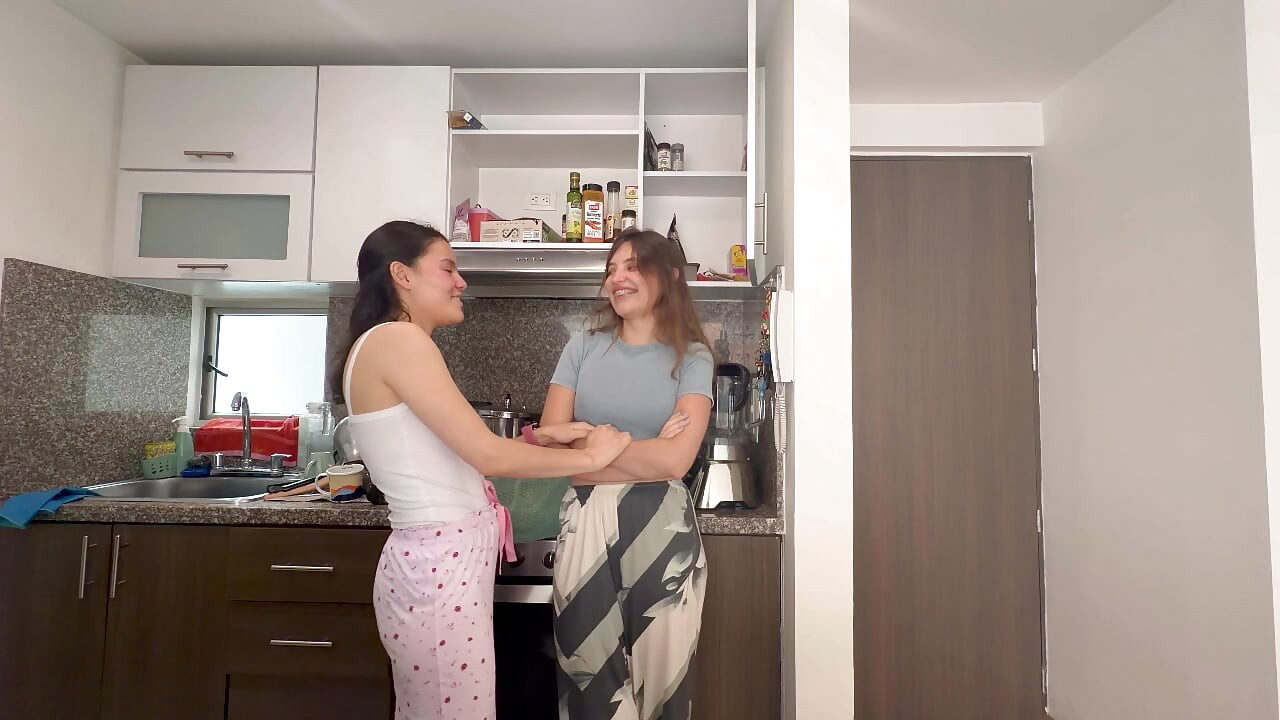 Λεσβίες διασκεδάζουν και κάνουν σκληρό σεξ