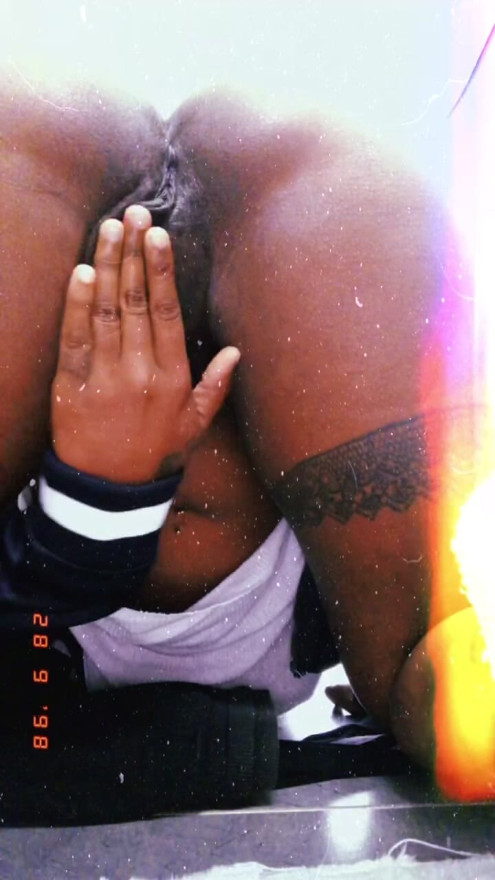 Onceuponafreak horny mommy finger fuck