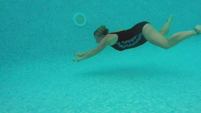 Wendy underwater