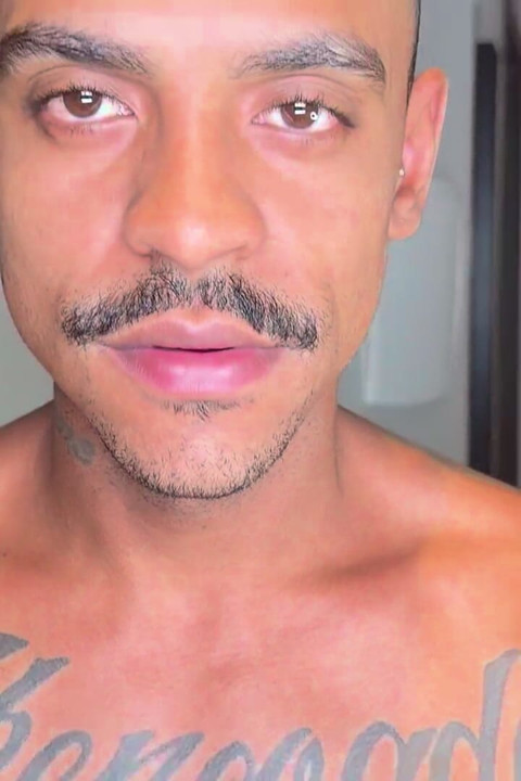 Daddyblackxxx把男人从街上带过来, 狠狠地操他