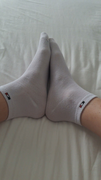 Put your meat stick between my feet