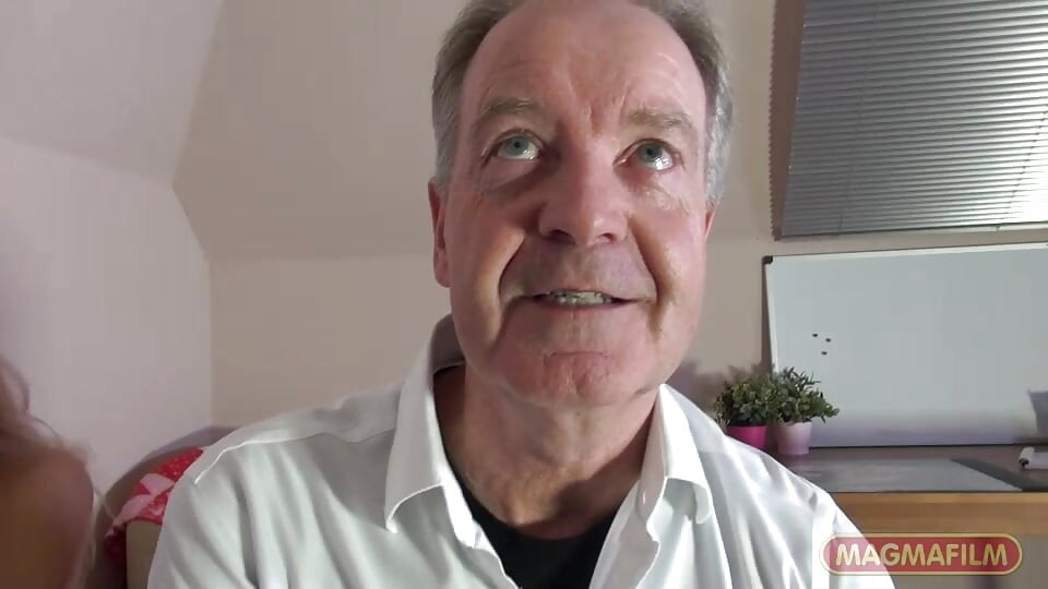 Philippe deixa um amigo fazer um tiroteio com ela, mas ele prefere fodê-la ele mesmo (ba)
