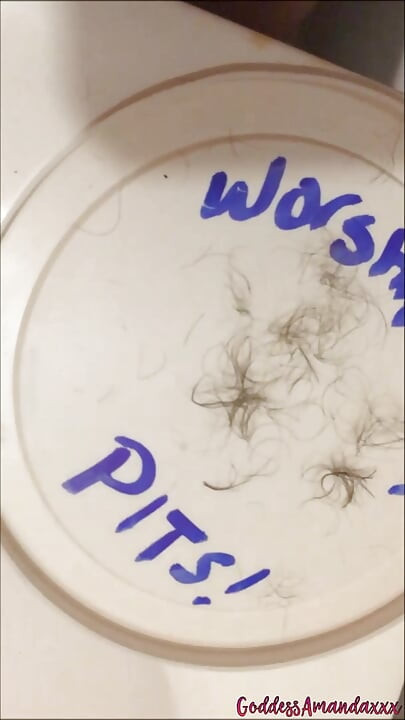 Holení podpaží vlasy a polykání spermatu