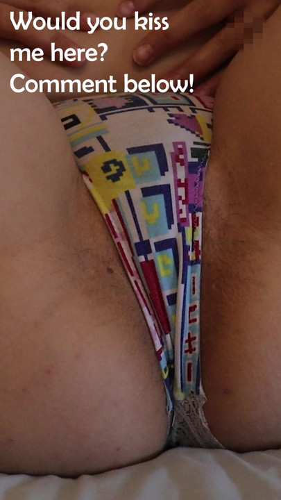 She shakes ass and pussy for you