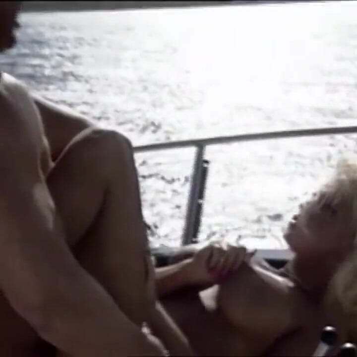 Sexy MILF for a mature big cock