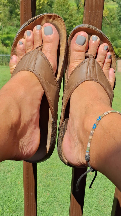 Showing off my new pedicure with toe rings and flip-flops
