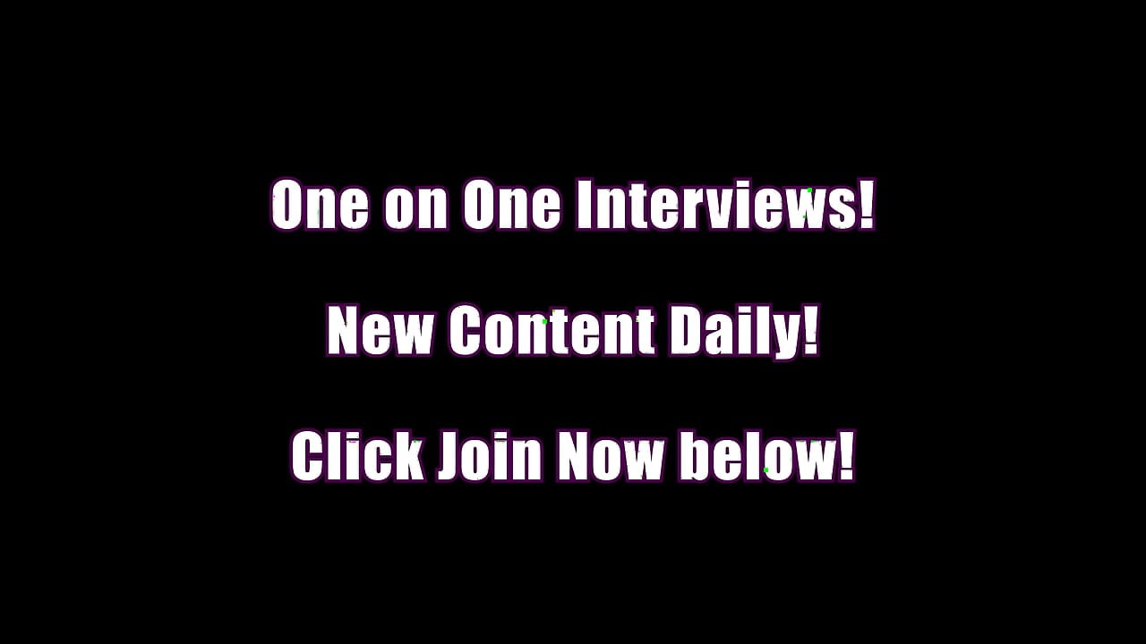 Devyn Lux rên rỉ không kiểm soát được, ngón tay của cô ấy cọ xát âm vật sưng lên của cô ấy trong khi cô ấy trượt chúng vào cái lồn được cắt tỉa màu hồng của cô ấy