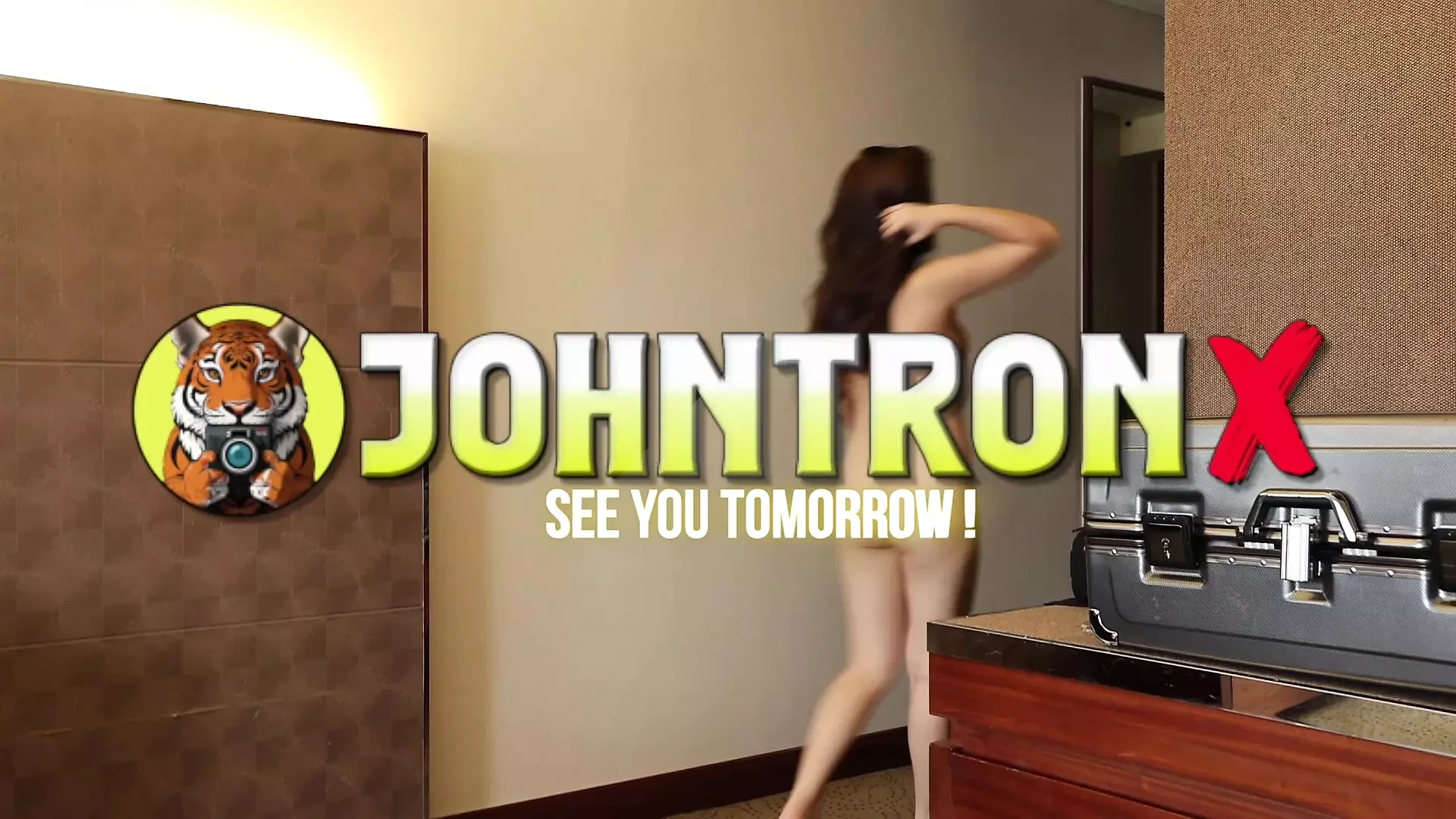 JohnTronX - I POV fodida e gozada dentro de uma tímida tailandesa amadora com uma bunda perfeita