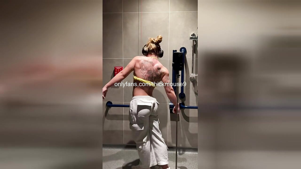 Γυμναστήριο Yoga Slip: 18χρονο τριχωτό μουνί εκρήγνυται TikTok Live