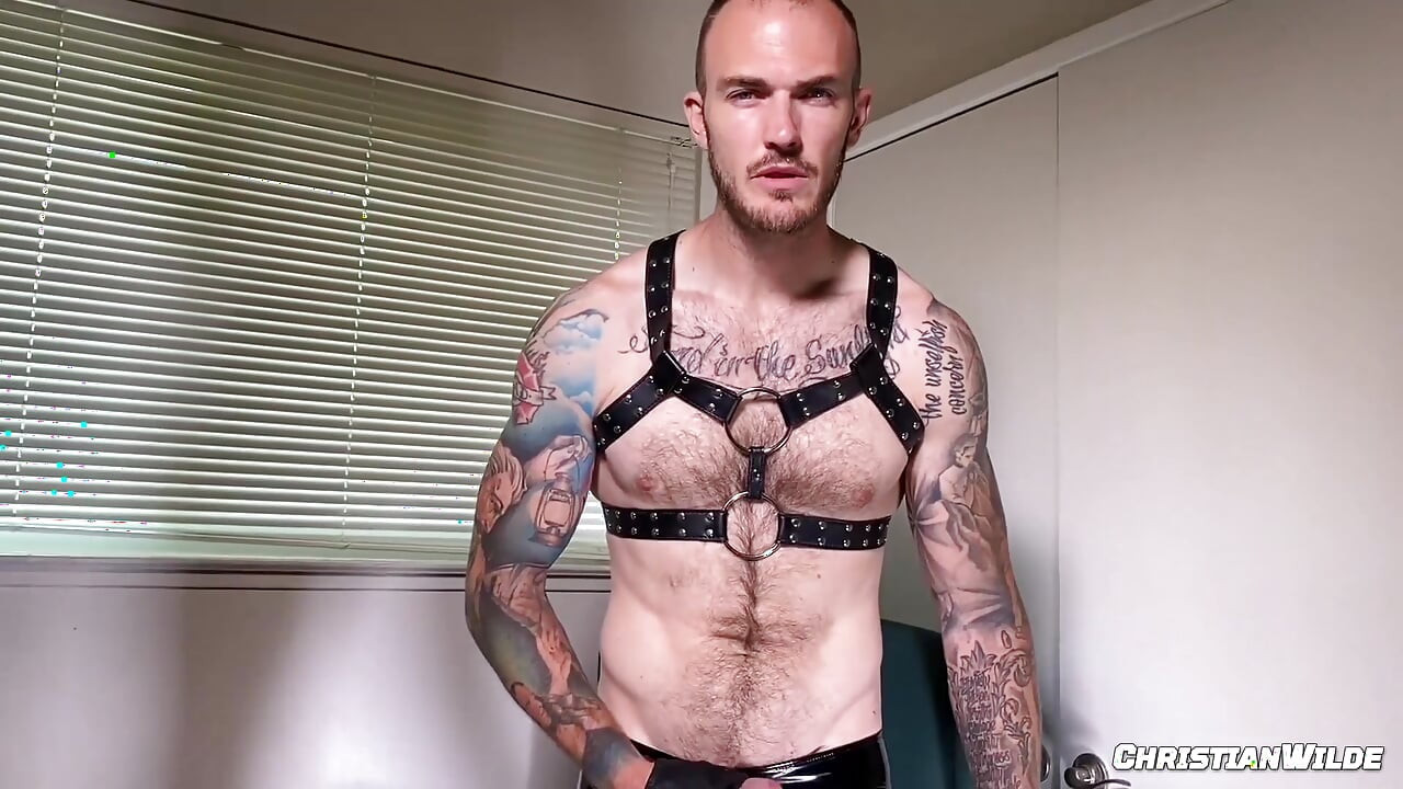 ChristianWilde: Hunk Christian Wilde Gets Dirty And Jerks His Dick For Daddy