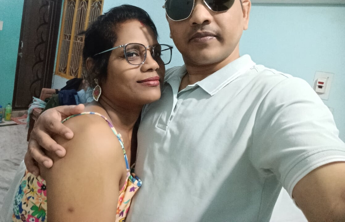 هندي متزوج بهابي شيلا اللسان والجنس المتشددين مع صديقها الشاب