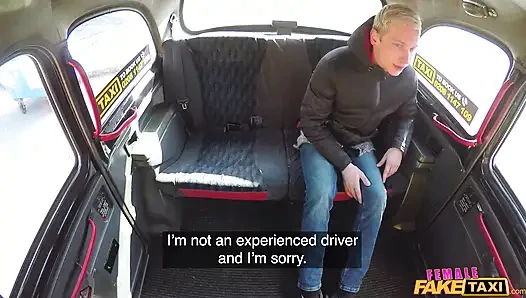 Frau fake Taxi - Therese bizarr reitet großen schwanz für eine kostenlose fahrt