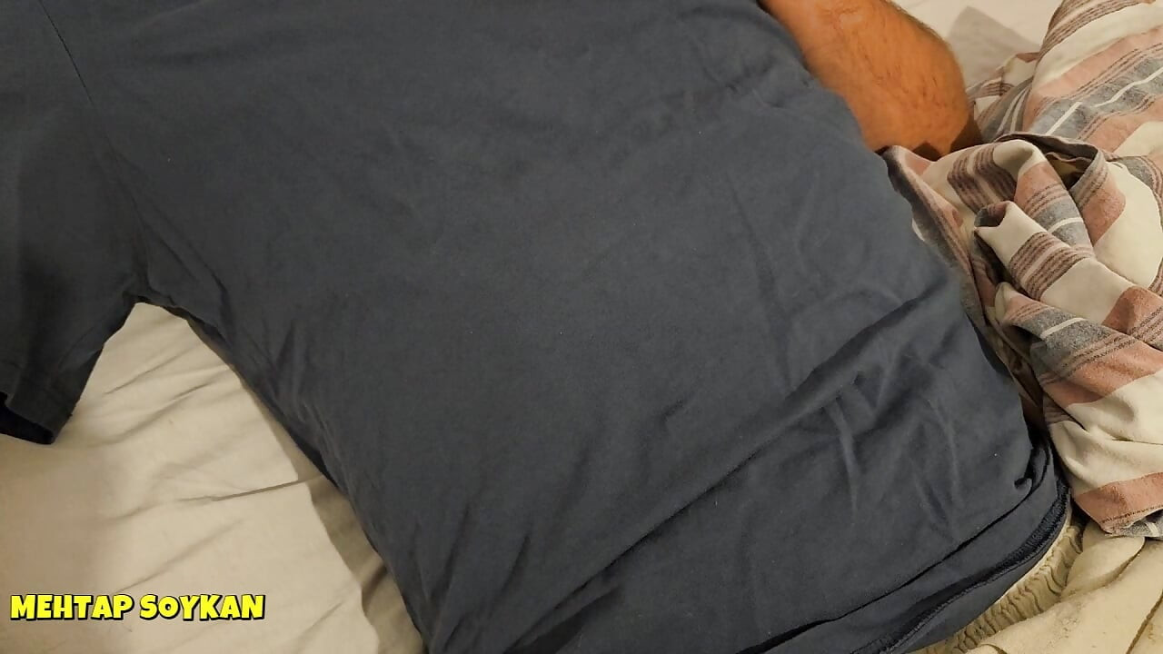 GAROTO JOVEM VELHA FAXINEIRA